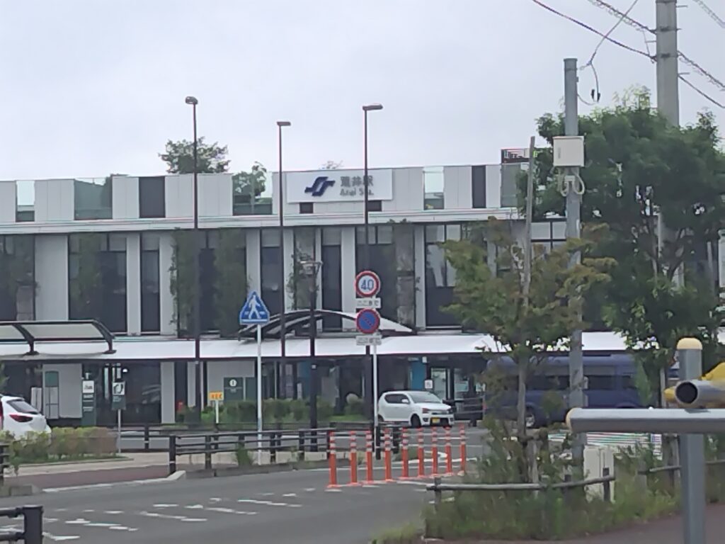 荒井駅南口のバスプール